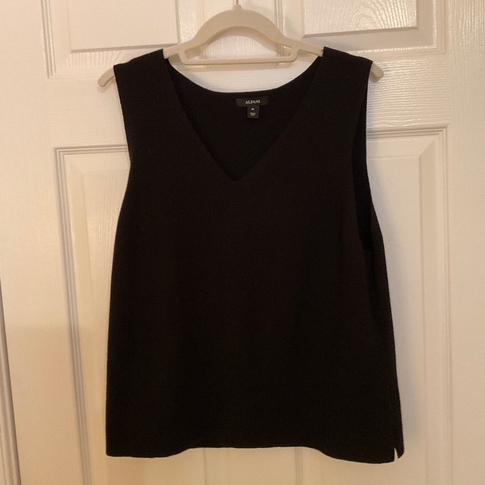 Ladies black  V-neck sleeveless top. Side slitsSize XL. Alfani. V good condition
